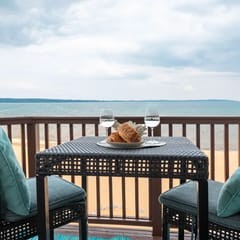 Waterfront Haven 215|Balcony|Direct Beach Access|Near Downtown