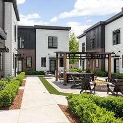 Hamilton Place | Bayside Building 8BR | Near Downtown Beaches