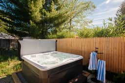 Northern Sky Cottages | 8BR | 4BA | 2 Hot Tubs | Game Shed & Private Yard - Image 2