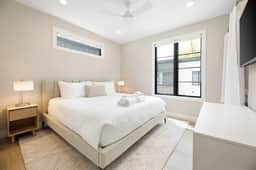 Hamilton Place | Lakestone 2BR | Near Downtown Beaches - Image 5