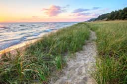 Boona Vista|Lake Michigan Beach Front Cottage - Image 3