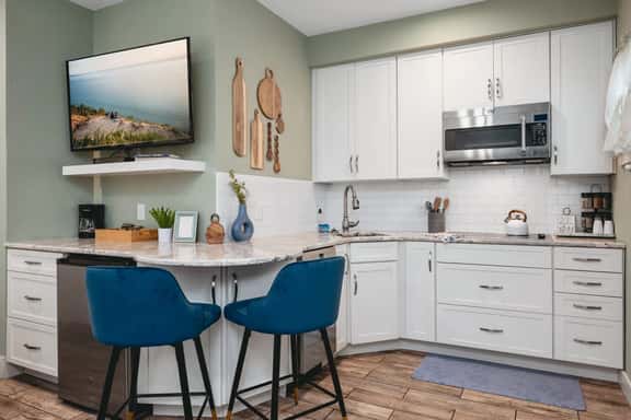 Primrose Studio 1BR Studio near Downtown Beaches Wineries - Image 1
