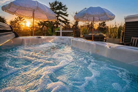 Private Hot Tub The Perch 14 |2BR |Patio |Downtown - Image 1