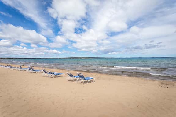 Stateroom 322 | Beachfront Condo | Downtown + Tart Trail - Image 1