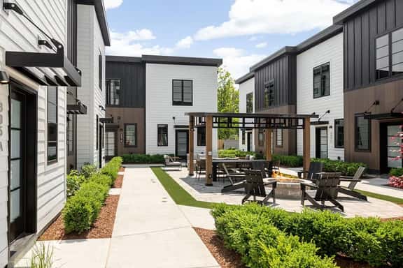 Hamilton Place | Bayside Building 8BR | Near Downtown Beaches - Image 1