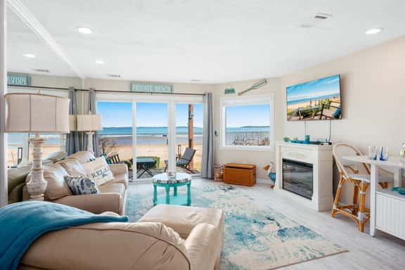 Coastal Serenity 108 |Beachfront Condo |Near Downtown - Image 1