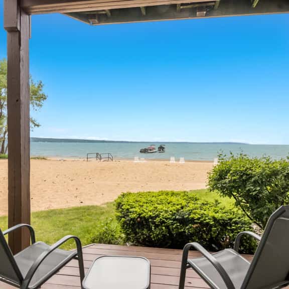 Beachside Haven 102 |Beachfront Condo |Near Downtown + Tart Trail - Image 1