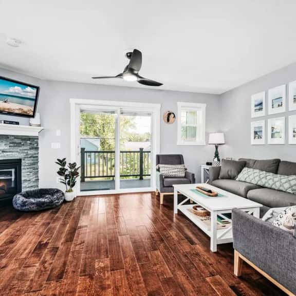 Lakescape | Modern 3BD Townhome | Downtown | Wineries - Image 1