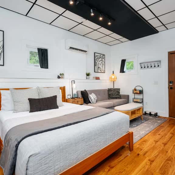 L Studio | Close to Downtown | Beaches | Wineries - Image 1