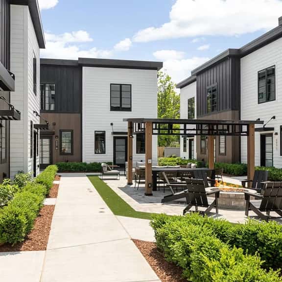 Hamilton Place | Bayside Building 8BR | Near Downtown Beaches - Image 1