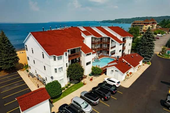 Beachfront Serenity 101|Direct Beach Access |Near Downtown + Tart Trail