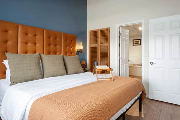 Stateroom 322|Beachfront Condo |Downtown + Tart Trail