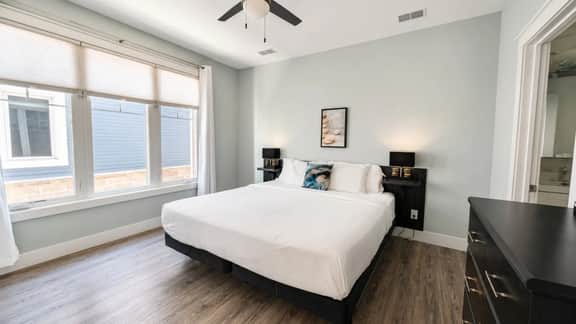 The Grove 11 | 2BR | Rooftop Patio |Downtown
