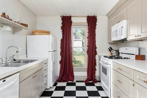 Aurora Cottage | Game Shed & Yard 2BR HOME Downtown & TART Trail | Grill - Image 5