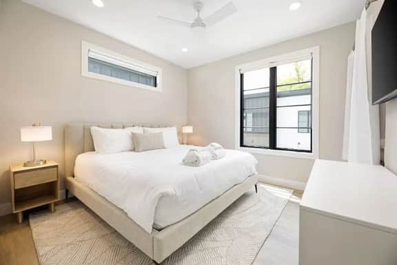 Hamilton Place | Lakestone 2BR | Near Downtown Beaches - Image 5