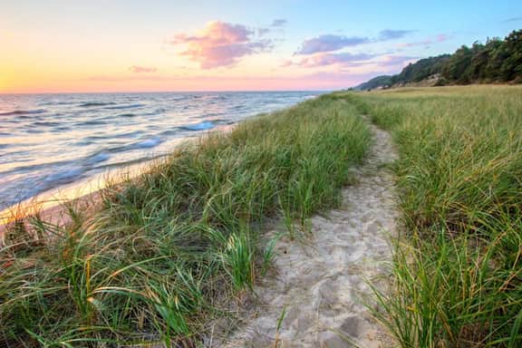 Boona Vista|Lake Michigan Beach Front Cottage - Image 3