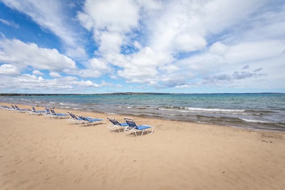 Oasis 321 | Beachfront Condo | Downtown + Tart Trail - Image 1