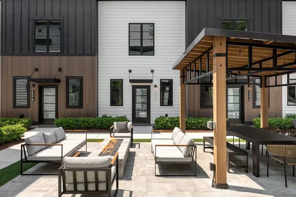 Hamilton Place | Lakestone 2BR | Near Downtown Beaches - Image 1
